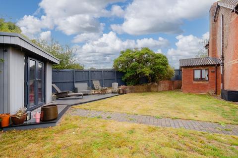 4 bedroom detached house for sale, Avranches Avenue, Crediton, EX17