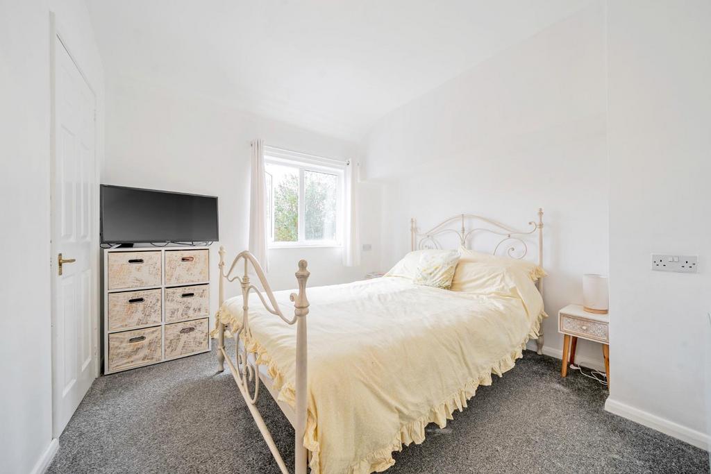 MASTER BEDROOM.jpg
