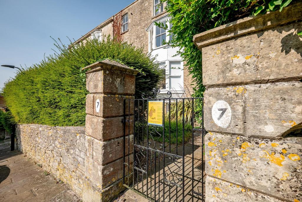 Flat 1 7 Mount Beacon BA1 5 QP-4.jpg