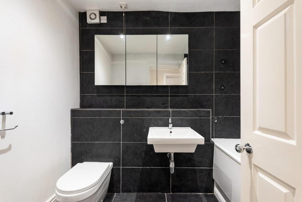 Bathroom II.jpg