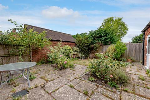 6 Stanham Close, Wombourne, Wolverhampton, WV5 9JL