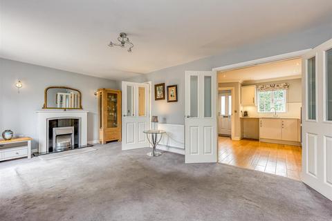 6 Stanham Close, Wombourne, Wolverhampton, WV5 9JL