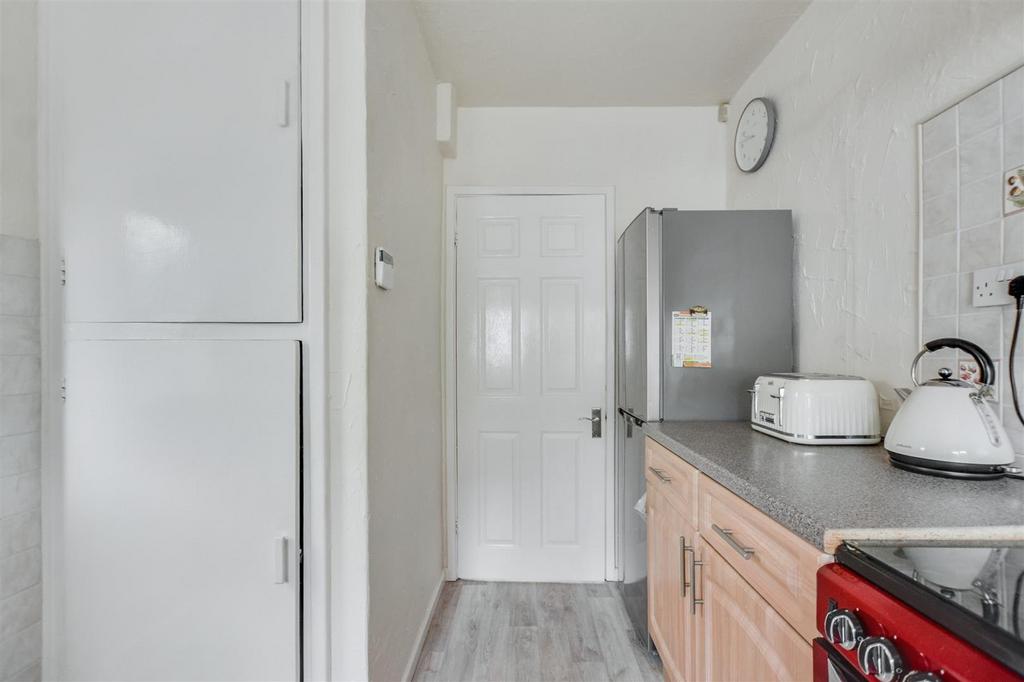 Kitchen 2.jpeg