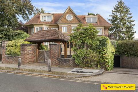 undefined, Paulin Drive, London