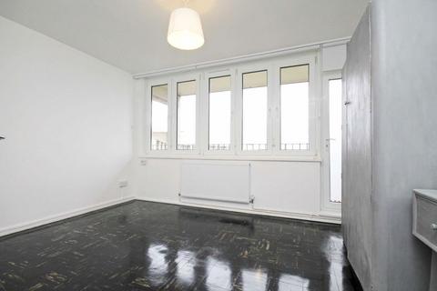 2 bedroom flat to rent, Clem Attlee Court, London SW6