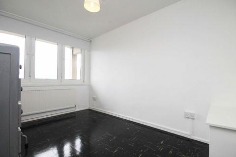 2 bedroom flat to rent, Clem Attlee Court, London SW6