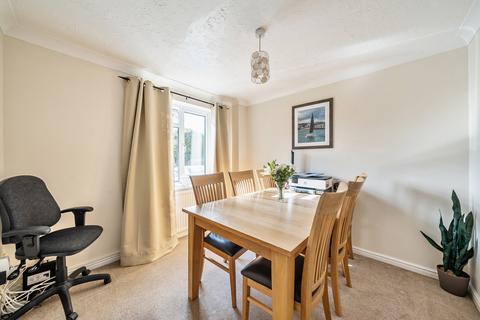 undefined, Lyndhurst Close, Cheltenham GL52