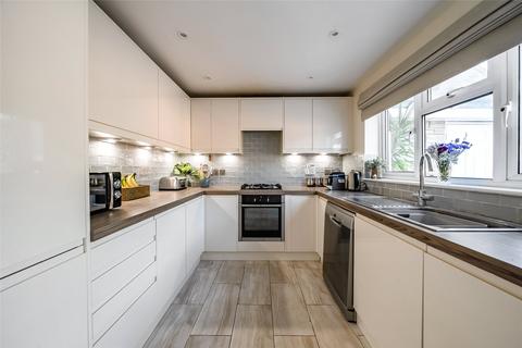 undefined, Lyndhurst Close, Cheltenham GL52