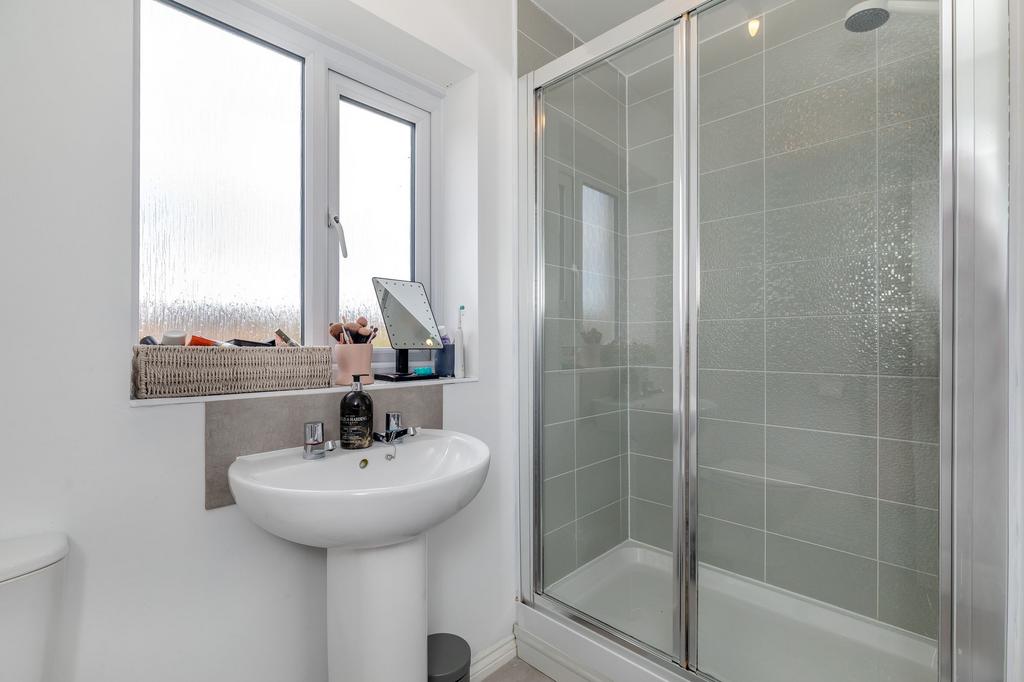 Master bedroom en suite