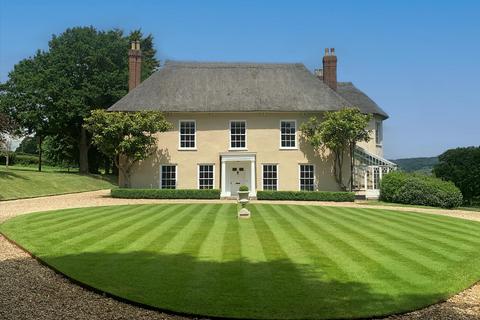 6 bedroom detached house for sale