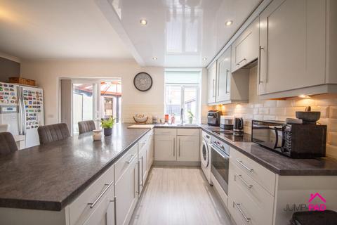 3 bedroom semi-detached house for sale, Queens Drive, Newton-Le-Willows, WA12