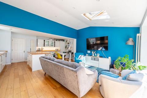 18 Rutherford Way, Bushey Heath, Bushey, WD23 1NJ