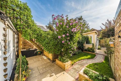 5 Dancer Road, Richmond, TW9 4LD