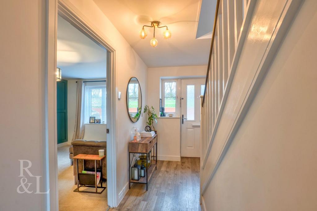 9 Ivatt Close (7).jpg