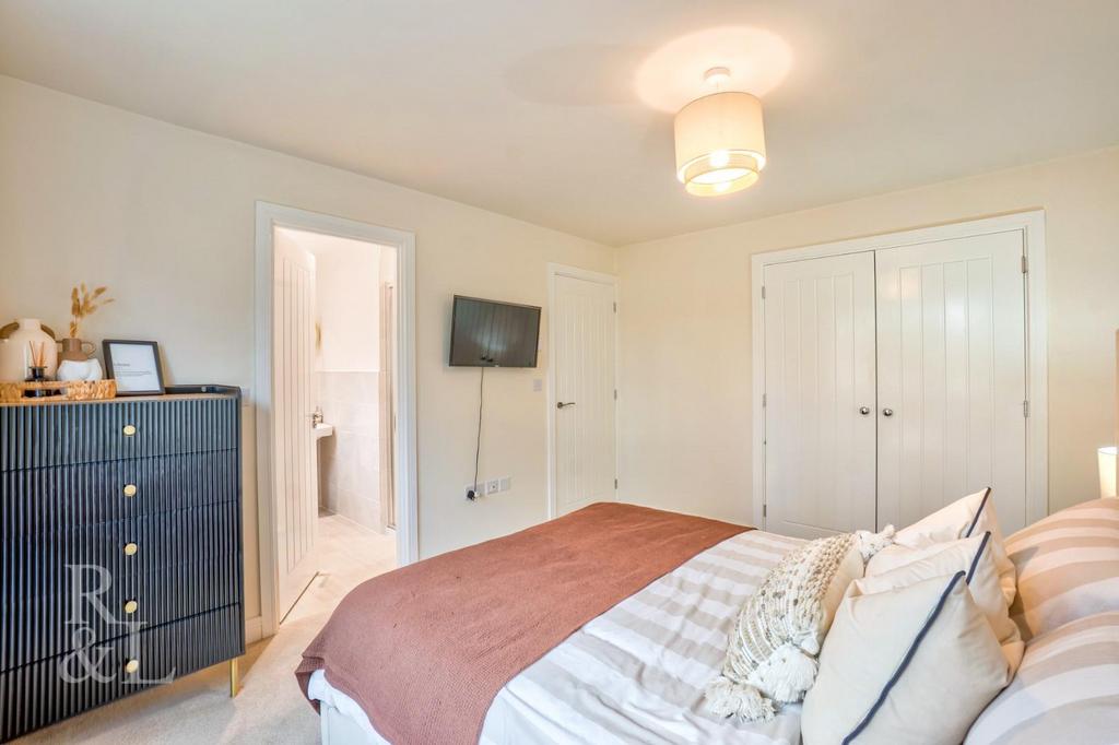 9 Ivatt Close (21).jpg