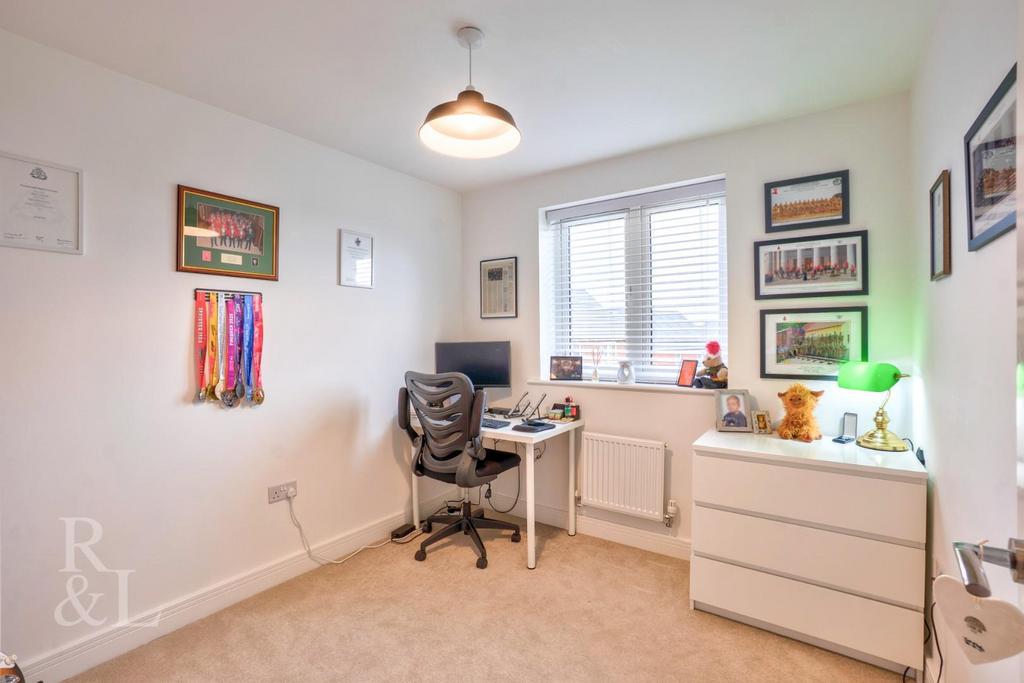 9 Ivatt Close (18).jpg