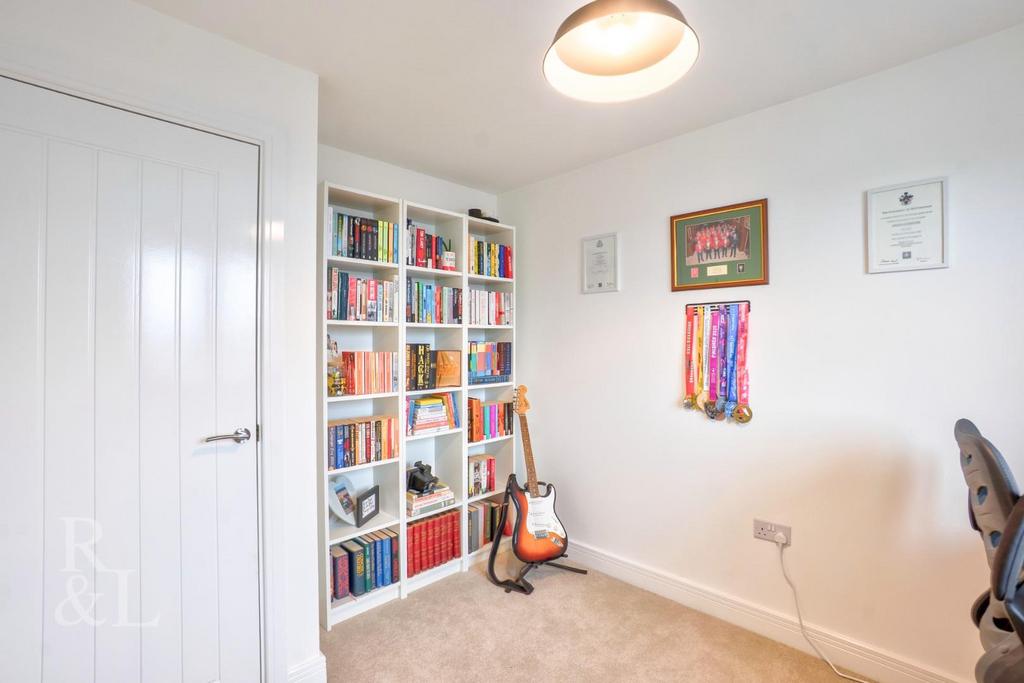 9 Ivatt Close (19).jpg