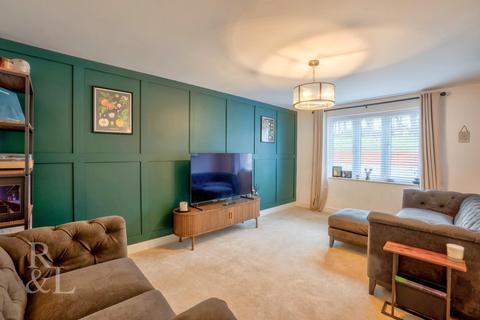 4 bedroom detached house for sale, Ivatt Close, Midway
