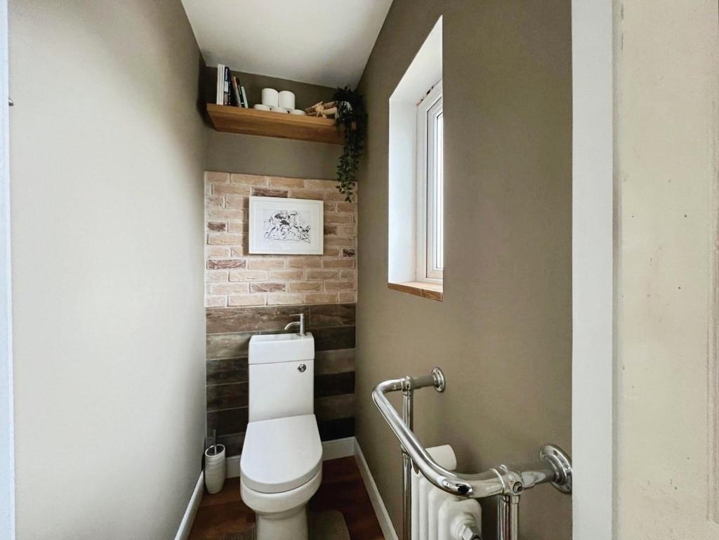 Pbox-bathroom-328568.jpg