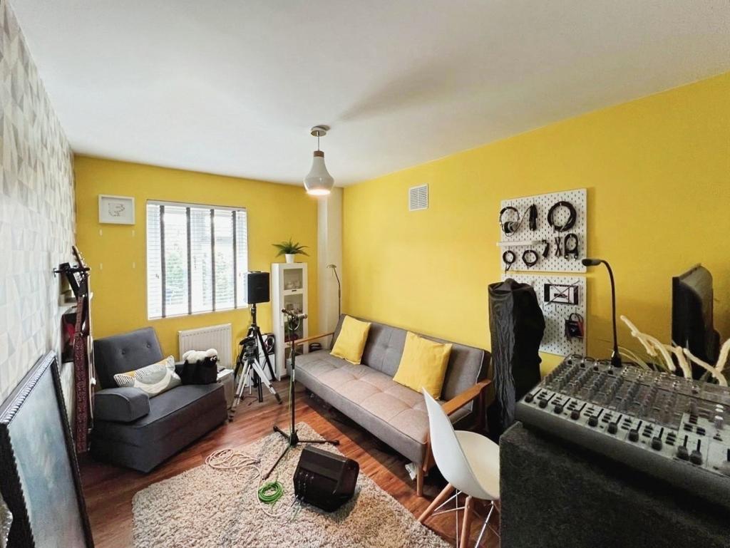 Pbox-living room-328568.jpg