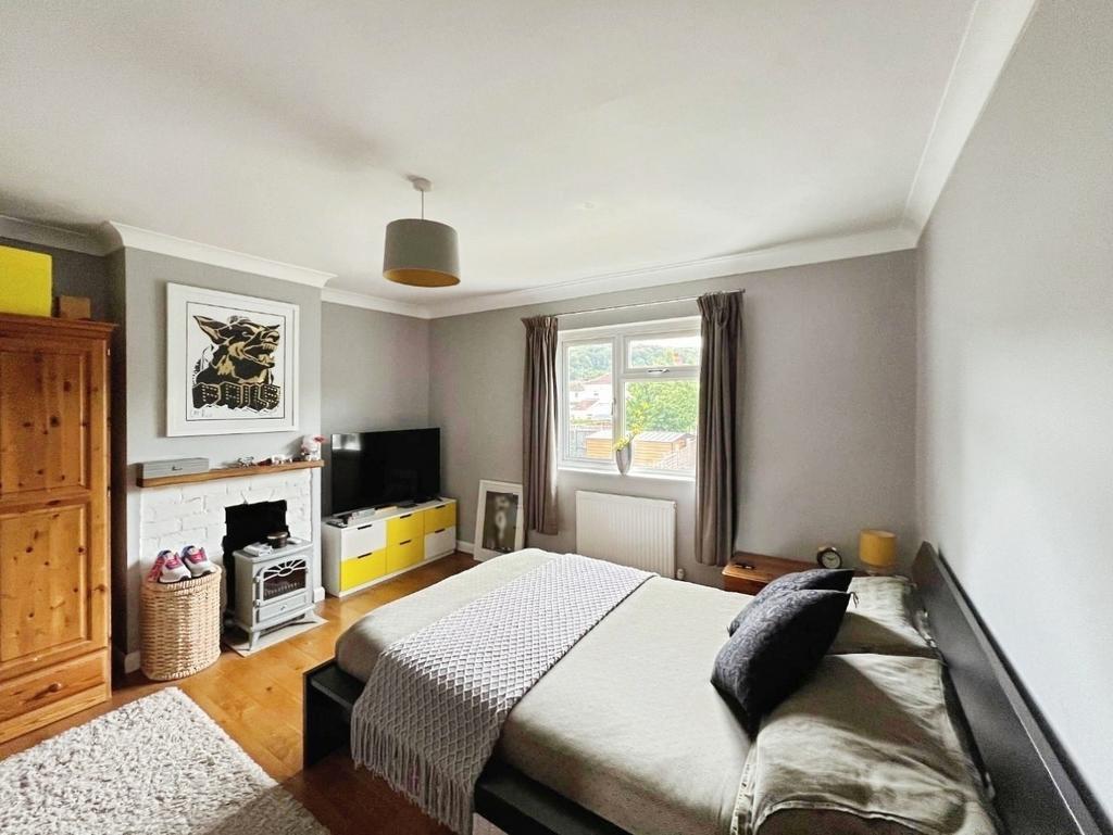 Pbox-bedroom-328568.jpg