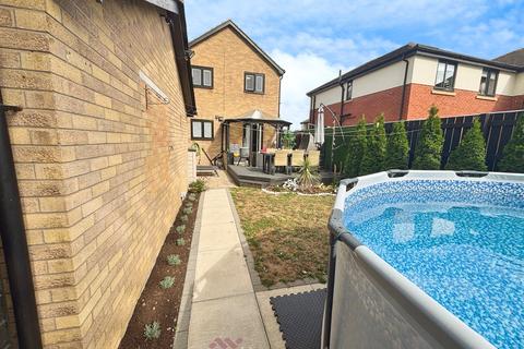 64 Hoddesdon Crescent, Dunscroft, Doncaster, DN7 4HJ