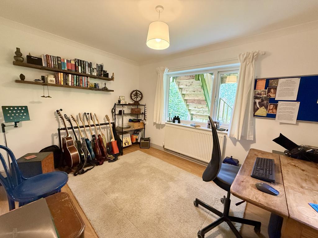 Bedroom 4 (Double)