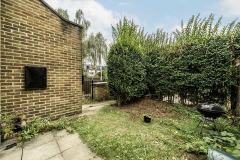 1 bedroom flat for sale, Kingswood Terrace, London W4