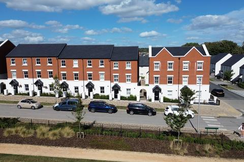 4 bedroom end of terrace house for sale