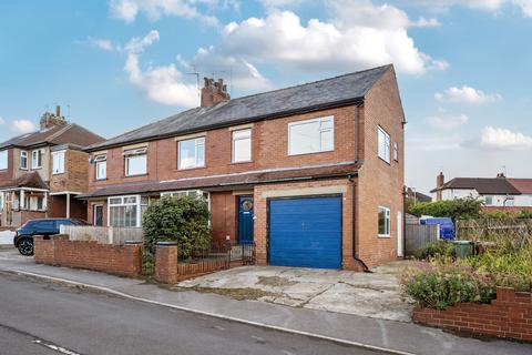 undefined, Merton Gardens, Farsley, Pudsey, West Yorkshire, LS28