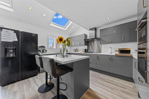 4 bedroom detached house for sale, West Street, Upton NN5