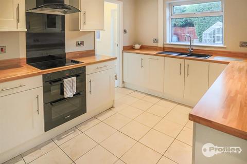 4 bedroom detached house for sale, Hawthorn Crescent, Burbage