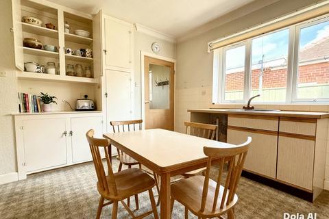 2 bedroom bungalow for sale, Queensgate, Bridlington, East  Yorkshire, YO16