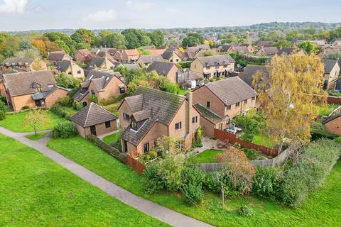 4 bed detached house for rent in All Saints Close, Berkshire RG40