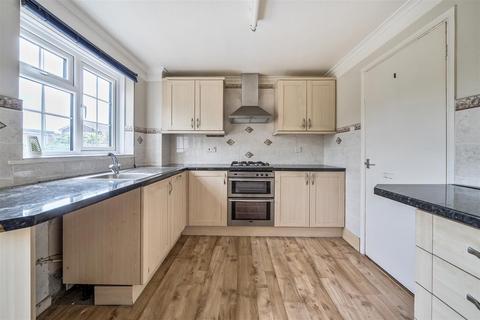 2 bedroom end of terrace house for sale, Sovereigns Way, Marden, Tonbridge