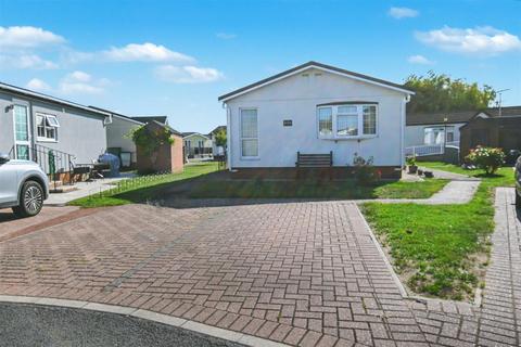 undefined, Lakeview, Canvey Island SS8