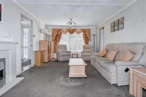 undefined, Lakeview, Canvey Island SS8