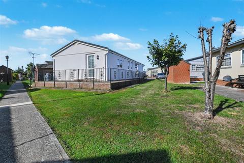 undefined, Lakeview, Canvey Island SS8