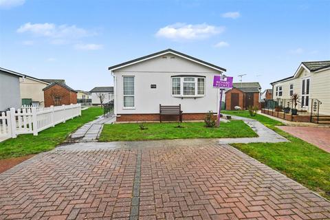 2 bedroom park home for sale, Lakeview, Canvey Island SS8