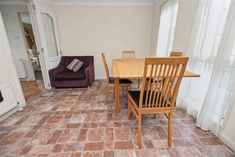 2 bedroom park home for sale, Lakeview, Canvey Island SS8