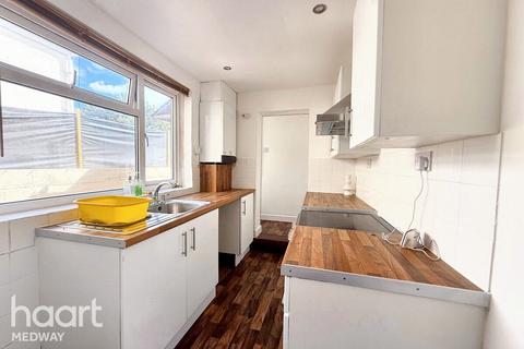 3 bedroom terraced house for sale, Magpie Hall Road, Chatham