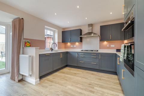 4 bedroom detached house for sale, Kestrel Close, Newent
