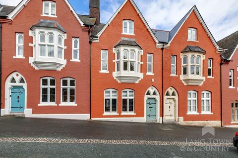 5 bedroom terraced house for sale