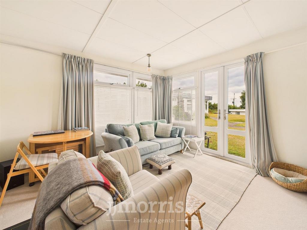 Lounge Area (Open Plan)