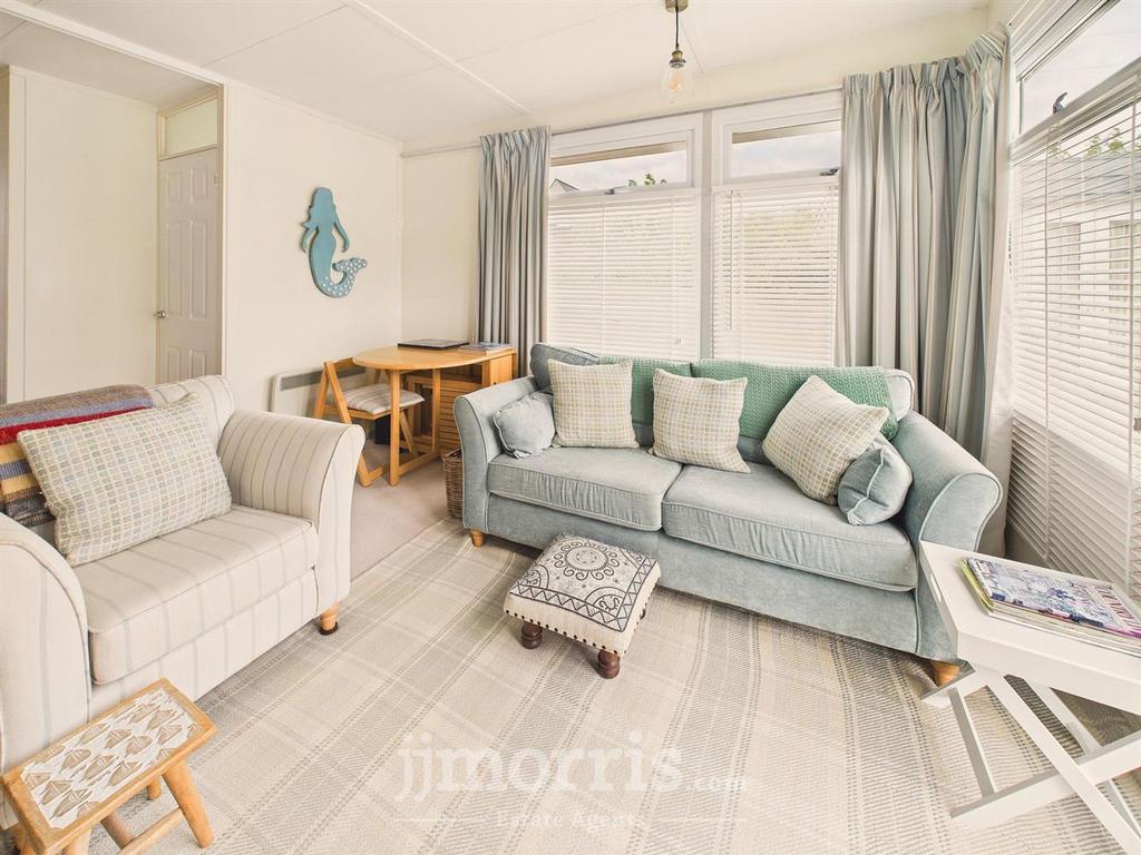 Lounge Area (Open Plan)