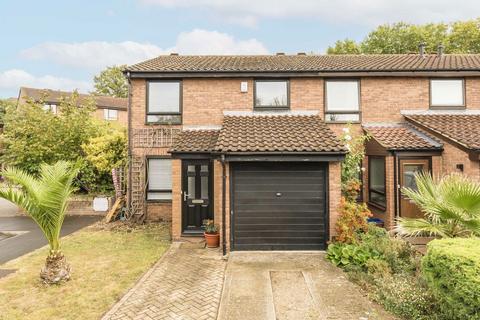 33 Oliver Close, London, W4 3RL