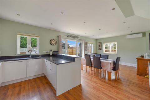 4 bedroom detached house for sale, Thorpe Road, Earls Barton, Northampton