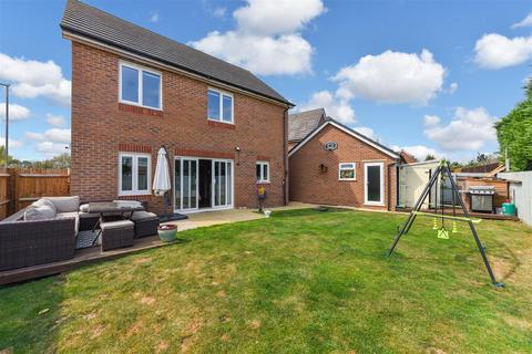 4 bedroom detached house for sale, Thorpe Road, Earls Barton, Northampton