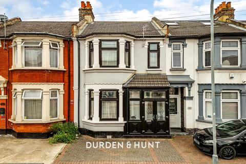 24 Henley Road, Ilford, IG1 2TT