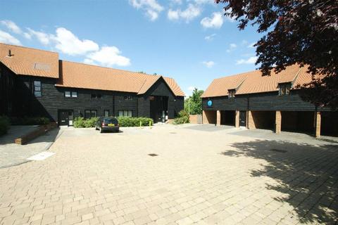 3 bedroom end of terrace house to rent, Corner Farm Place, Hemel Hempstead